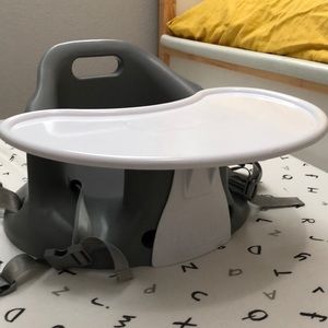 Upseat baby floor chair with tray